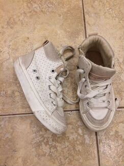 Обувь для девочек зимняя и летняя