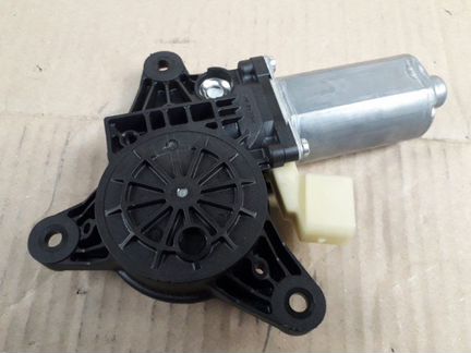 Моторчик стеклоподьемника передний правый Mercedes