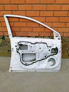 Toyota Auris Е180 дверь передняя левая