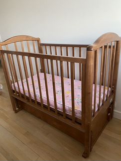 Кровать для новорождённых из дерева