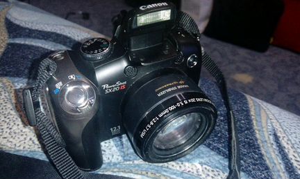 Зеркальный фотоаппарат Canon