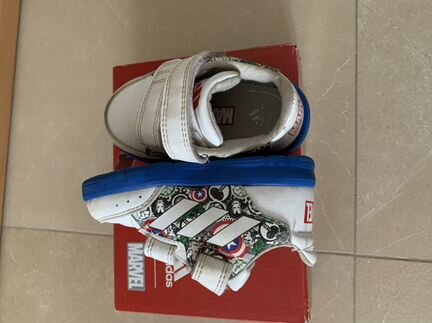 Кроссовки Adidas Marvel