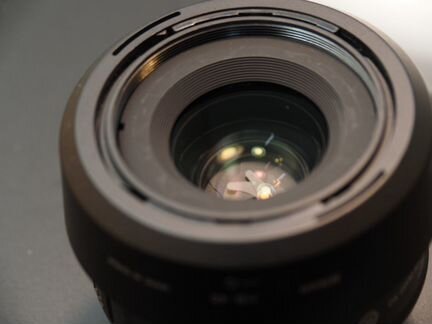 Nikon 35mm f/1.8G AF-S DX Nikkor