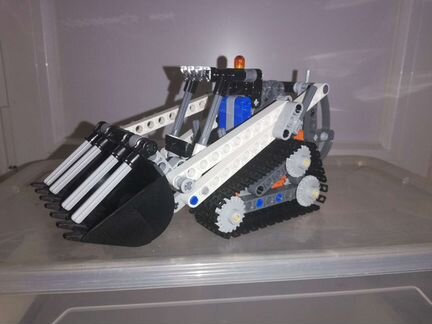 Lego Technic Гусеничный погрузчик 42032