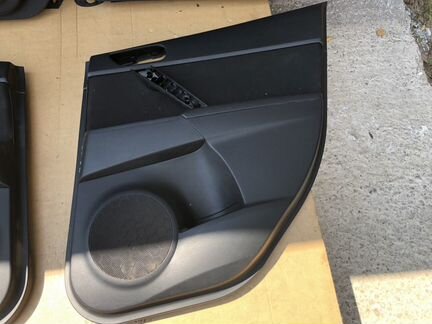 Обшивка двери Mazda 3 BL