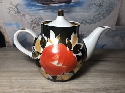 Фарфоровый чайный сервиз