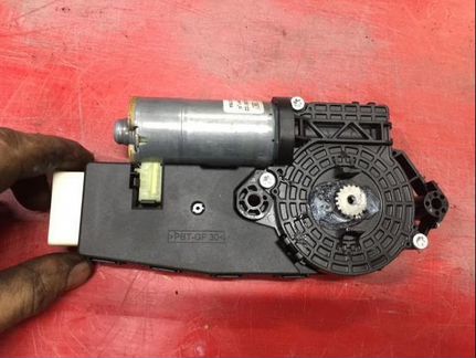 Электромотор панорамной крыши Mercedes GLC X253