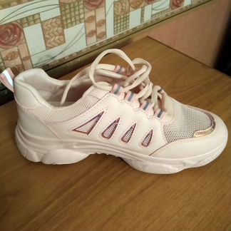 Кроссовки женские нежно-розового цвета