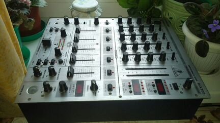 Микшерный пульт Behringer DJX 700