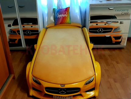 Детская кровать машина