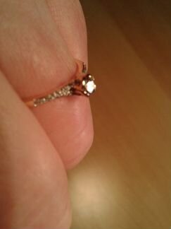 Новое золотое кольцо с бриллиантом 