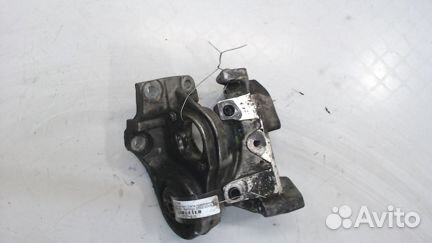 Кронштейн (лапа крепления), Двигателя левый передн