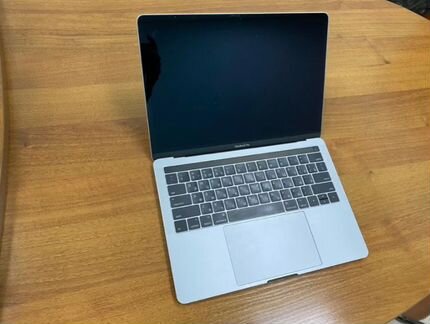 MacBook Pro 13 2017 Four Thunderbolt 3 Ports.8/256
