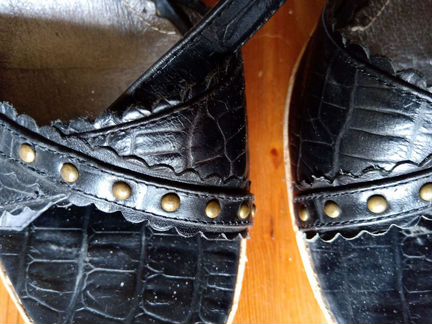 Босоножки две пары