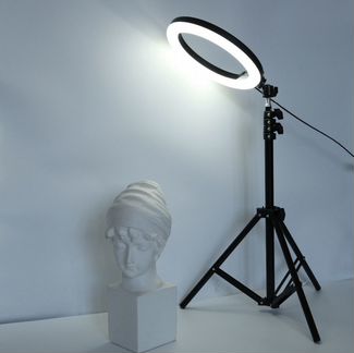 Кольцевая RGB (разноцветная) лампа со стойкой