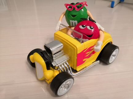 Машинка М&М