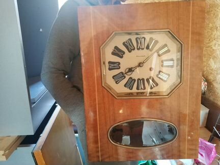 Механические часы с маятником