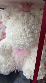 Мишка из белых роз с розовой короной новый 40см