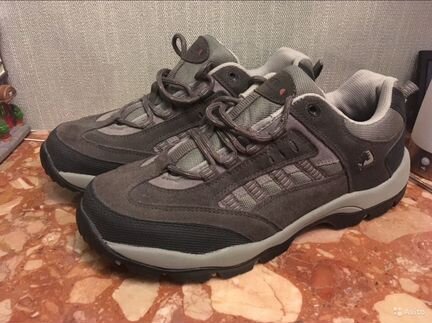 Кроссовки 