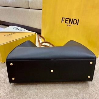 Сумка Fendi Peekaboo Iseeu