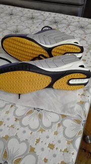 Кроссовки женские