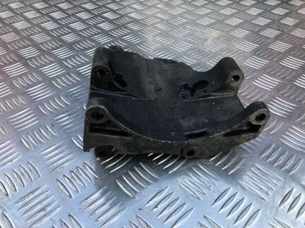 Кронштейн генератора Sprinter 2.9 R6031550735