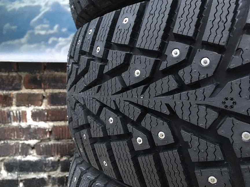 Шипованная резина купить 205 55. Maxxis np3 Arctic Trekker. Шины Maxxis Arctictrekker np3. Зимняя резина Максис шипованная. Шина 215/50r17 Maxxis NP-3 95t шип.