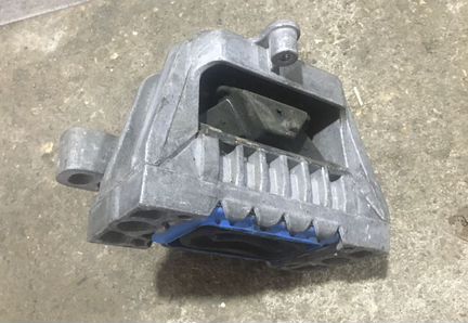 Опора двс VAG