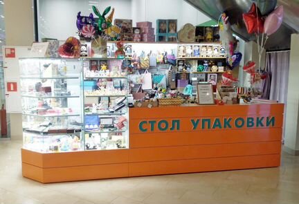 Витрина для магазина подарков