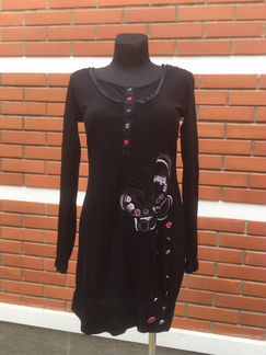 Оригинальное черное платье с пуговками Desigual