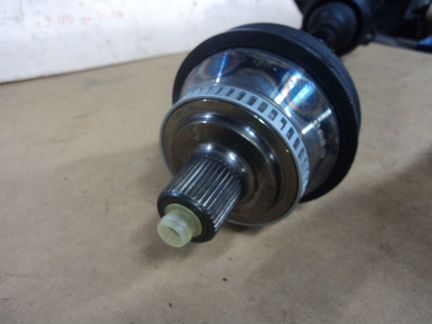 Привод передний левый Skoda Superb