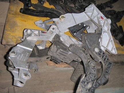 Педальный узел 8D1721117D для МКПП Audi A4 B5