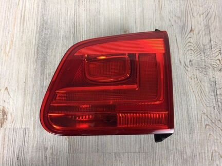 Фонарь в крышку багажника задний правый Vw Tiguan