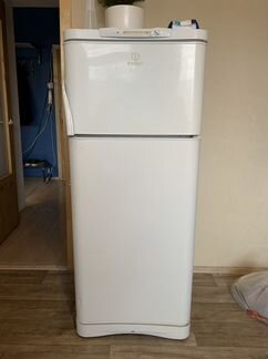 Холодильник indesit