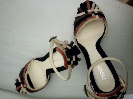 Босоножки fendi