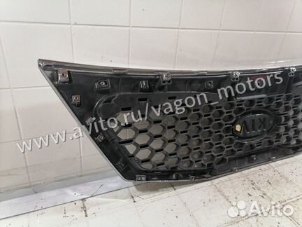 Решетка радиатора передняя Kia Sorento 2