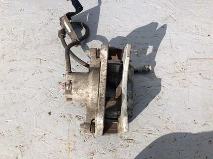 Суппорт тормозной передний правый Mitsubishi