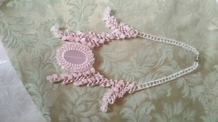 Колье из бисера с кабашоном
