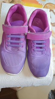 Кроссовки спортивные