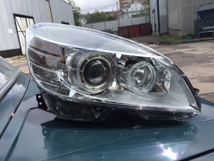 Фара правая от Mercedes w204 дорест
