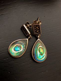 Серьги с натуральным перламутром, гвоздики