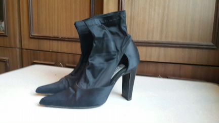 Черные атласные ботильоны полусапожки Италия 37.5
