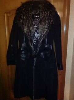 Пальто с песцовым воротником